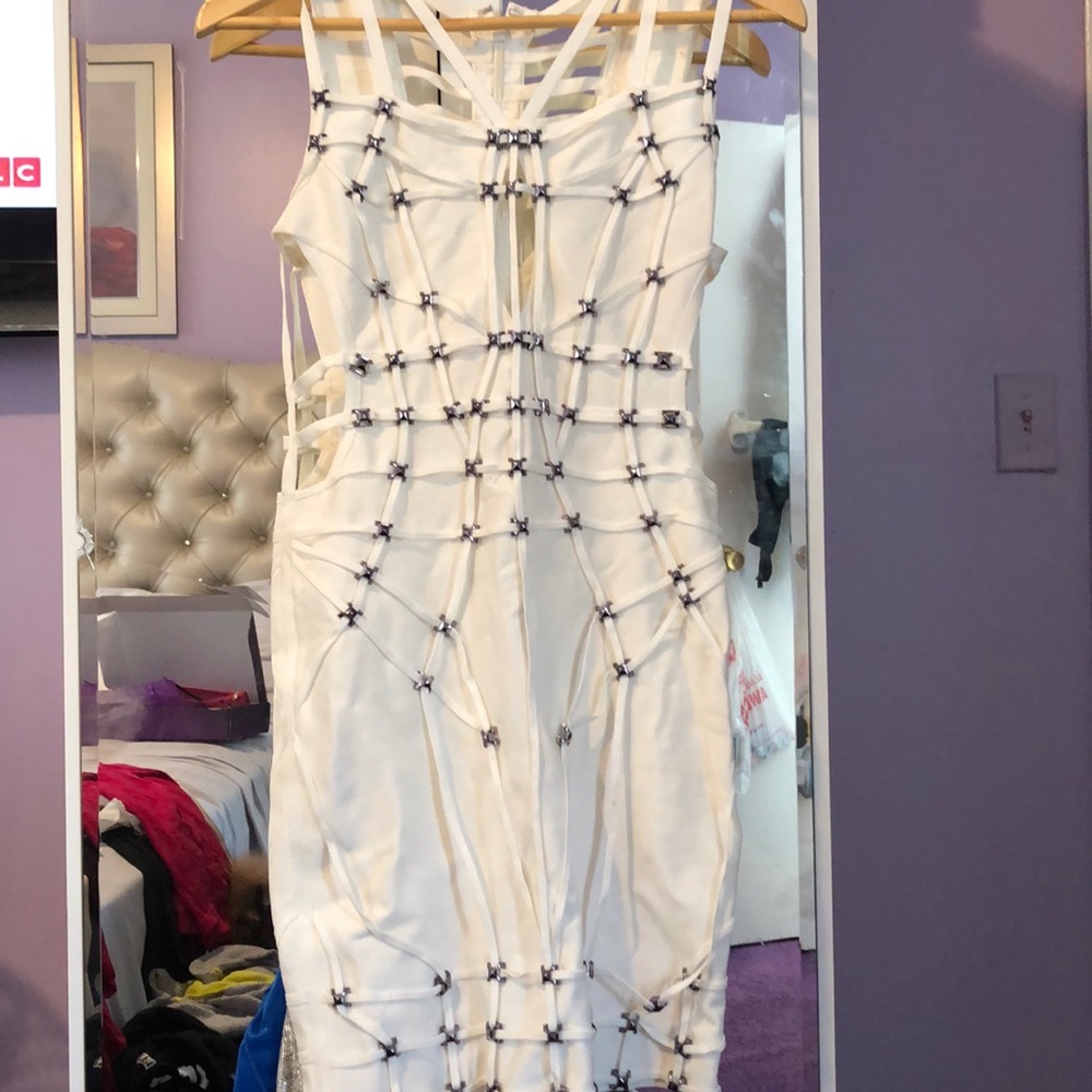 White bodycon dress